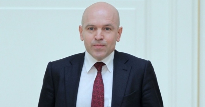 Вице-губернатор Серов уходит в отставку, информирует Смольный
